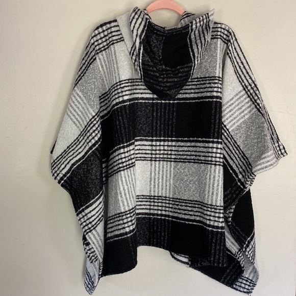 Express Plaid Hooded Poncho - Picture 11 of 14